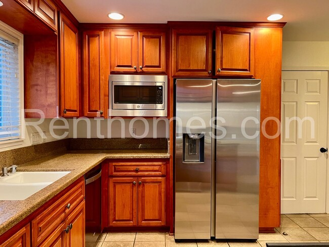 Building Photo - 4544 Jutland Dr
