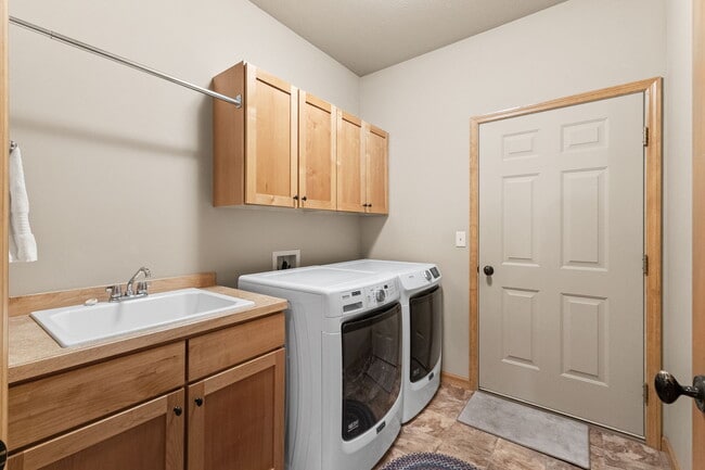 Building Photo - 3300 Graf St