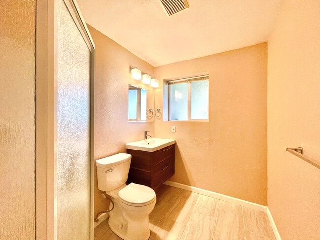 Building Photo - Mid-Century Gem in Kirkland’s Everest Park