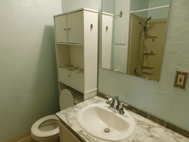 Building Photo - Quaint 3 bedroom/1 bath House in Augusta, KS!