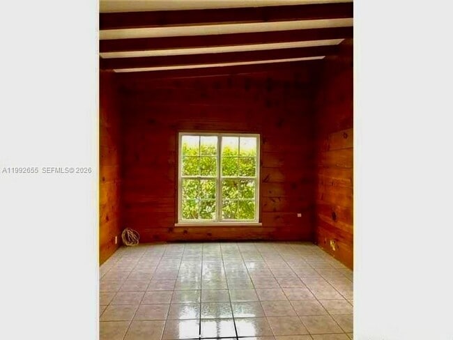 Building Photo - 809 NE 17th Ave