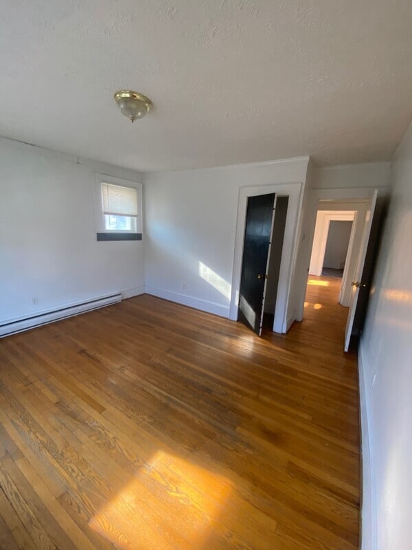 Building Photo - 916 College Ave