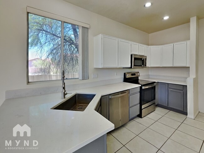 Building Photo - 3434 W Desert Bend Loop