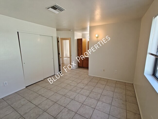 Building Photo - 3318 E Bellevue St