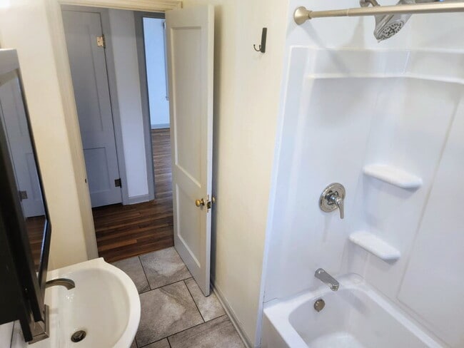 Building Photo - 1276 NE 52nd Ave