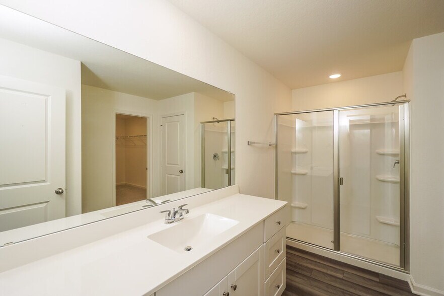 Building Photo - 5831 Texas Palm Dr