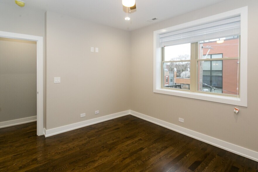 Building Photo - 1428 N Paulina St