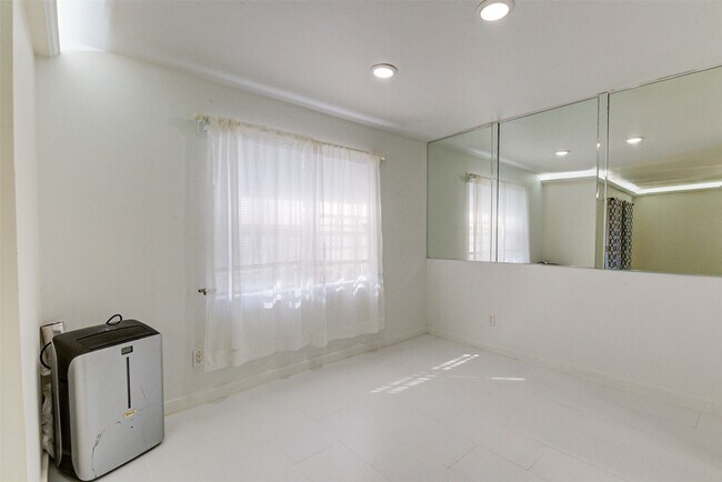 Building Photo - 7900 Westheimer Rd