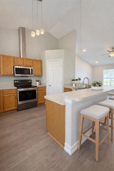 Building Photo - 14069 Drysdale St