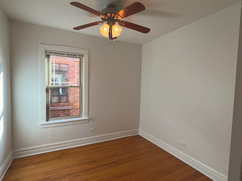 Building Photo - 6018 N Melvina Ave