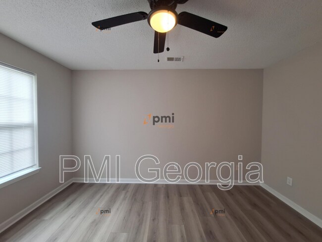 Building Photo - 8170 Autumn Green Dr