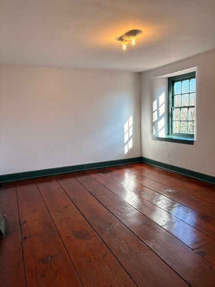 Front bedroom - 3380 Coventryville Rd