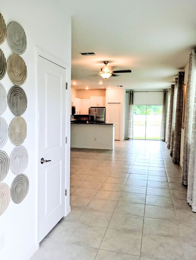 Building Photo - MOVE IN SPECIAL - Townhouse in Land O' Lakes - The Townes at Lake Thomas