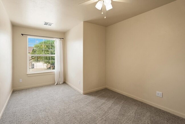 Building Photo - 11 Muskrat Dr