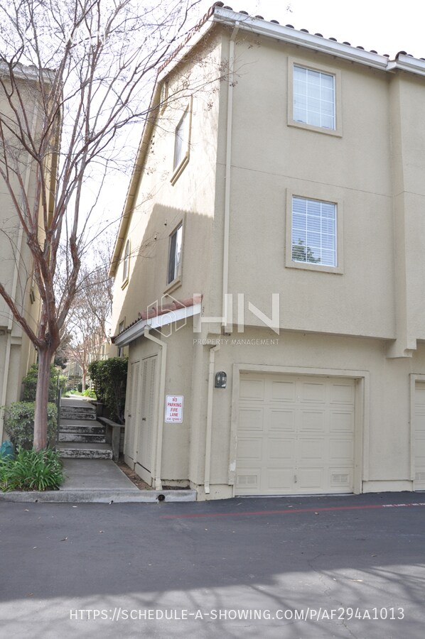 Building Photo - 527 Arbor Way