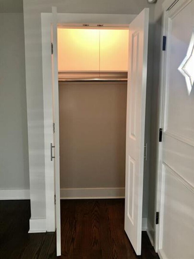 Building Photo - 4240 Gilbert Ave