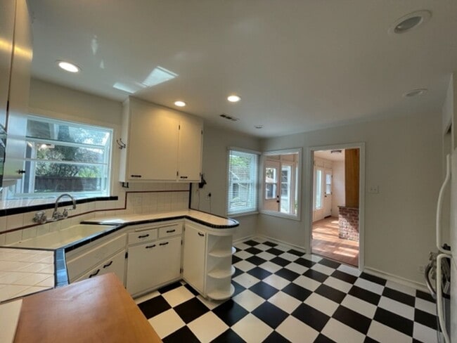 Building Photo - Lafayette home, great location!