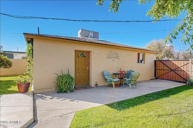 Primary Photo - 2412 N 36th Pl