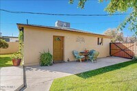 Building Photo - 2412 N 36th Pl