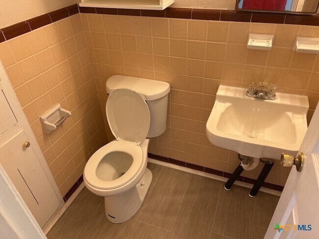 Building Photo - 303 Ridge St