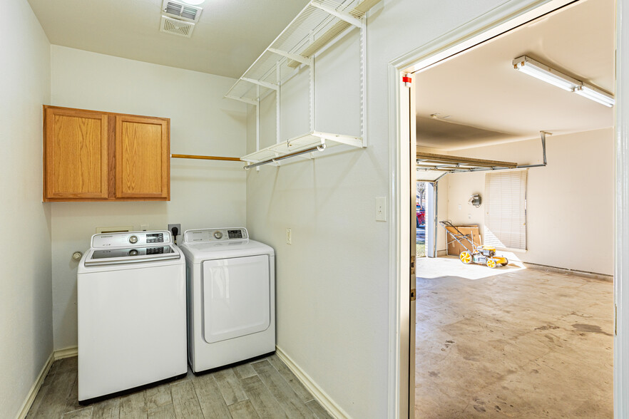 washer/dryer available - 7318 Chimney Bluff