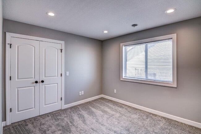 Building Photo - 1341 Blue Jay Pl