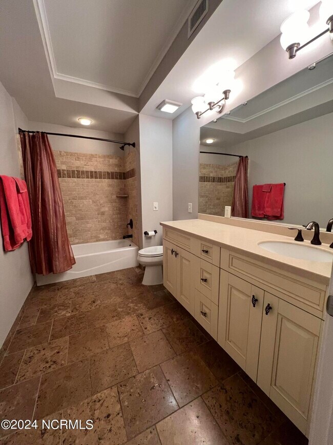 Building Photo - 124 Walnut St