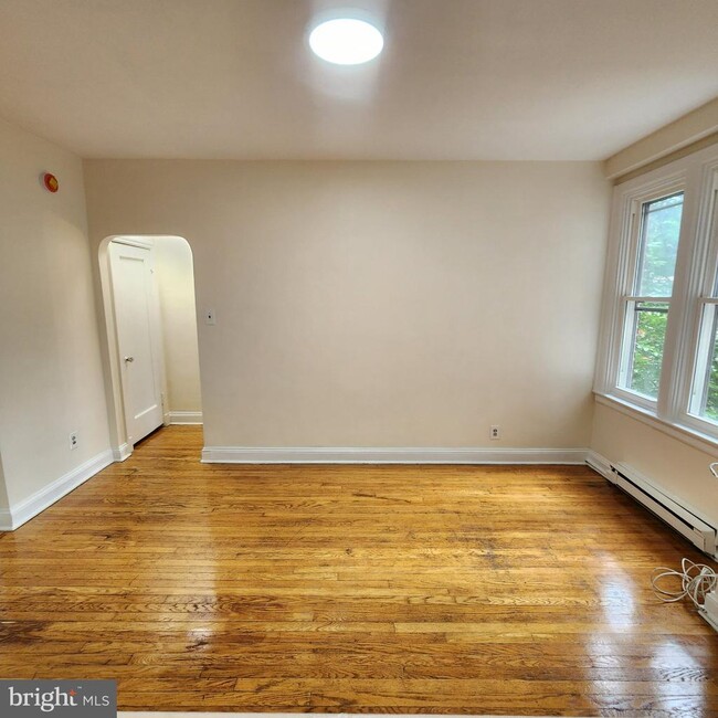Building Photo - 400 W Hortter St