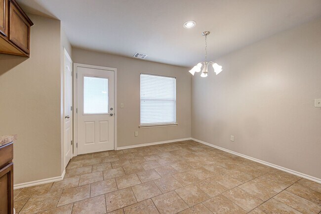 Building Photo - ** $500 Off Move-in Special ** Gorgeous 4 ...