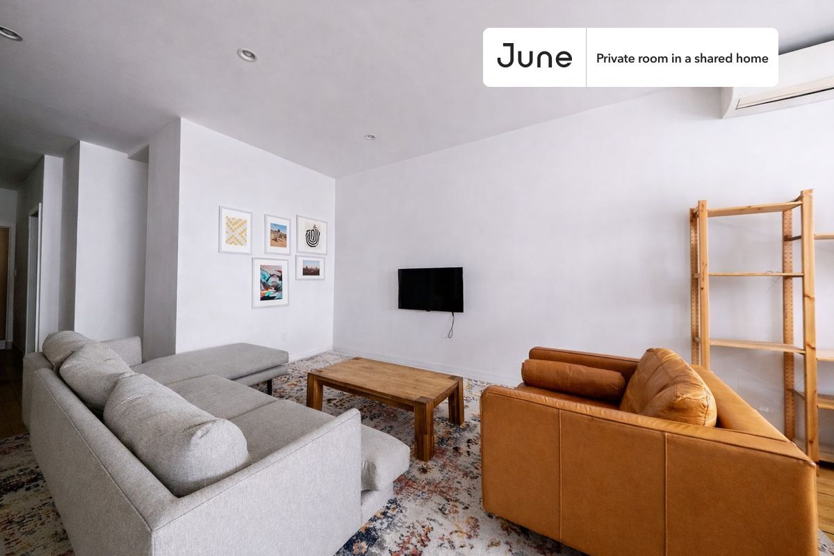 Building Photo - Room in Shared 2 bed/2 bath home