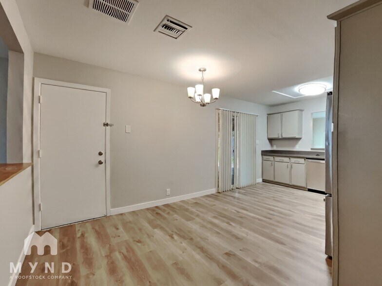 Building Photo - 1116 W Dunbar Dr