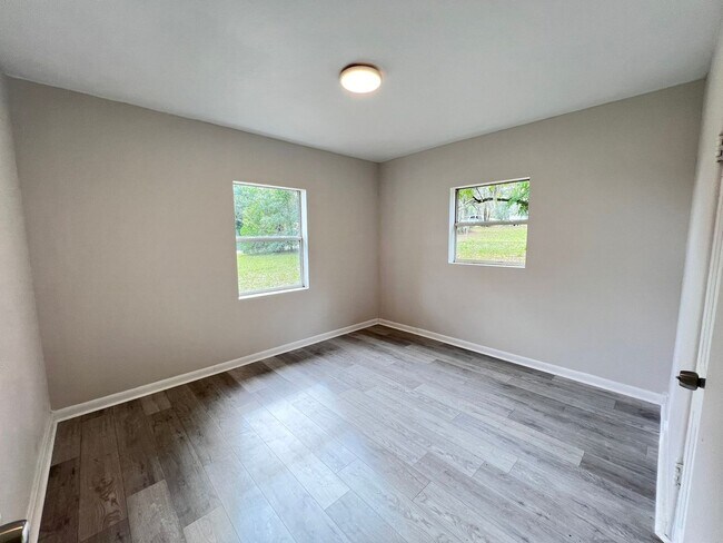 Building Photo - House in Deland