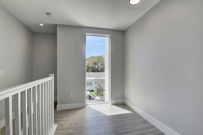 Building Photo - Yamato Villas Townhomes - Boca Raton