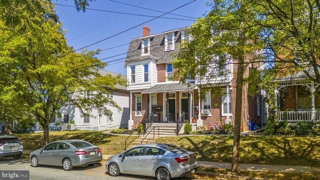 Building Photo - 305 S Main St