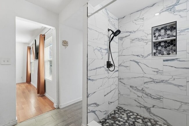 Building Photo - Mesa 4 Bed Single-Level Home • 2,044 Sq Ft • Oversized Yard • Stapley & McKellips