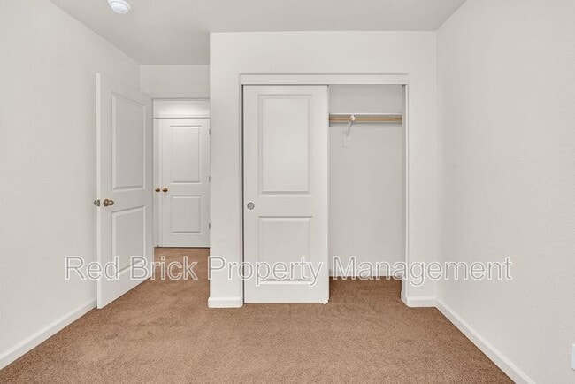 Building Photo - 393 Sullivan Dr