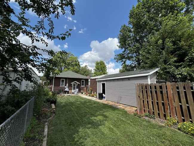 Building Photo - 1612 W Washington St