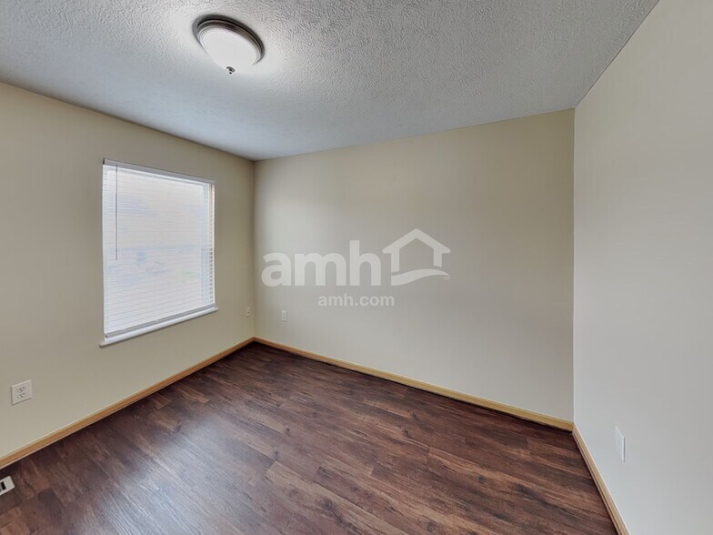 Building Photo - 6875 Tumbleweed Ln