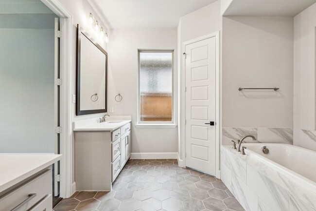 Building Photo - 2232 Grey September St