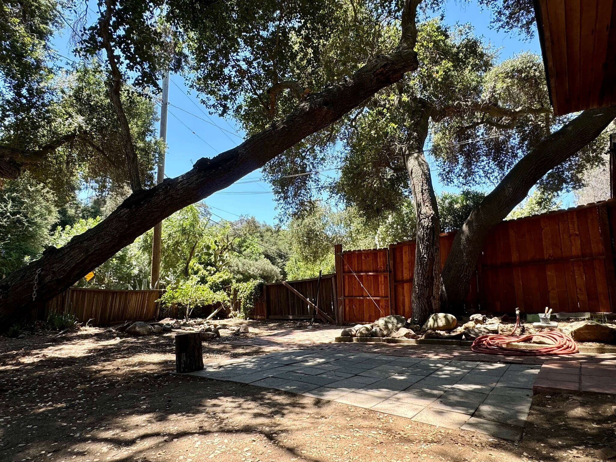 Building Photo - 1619 Oak Dr