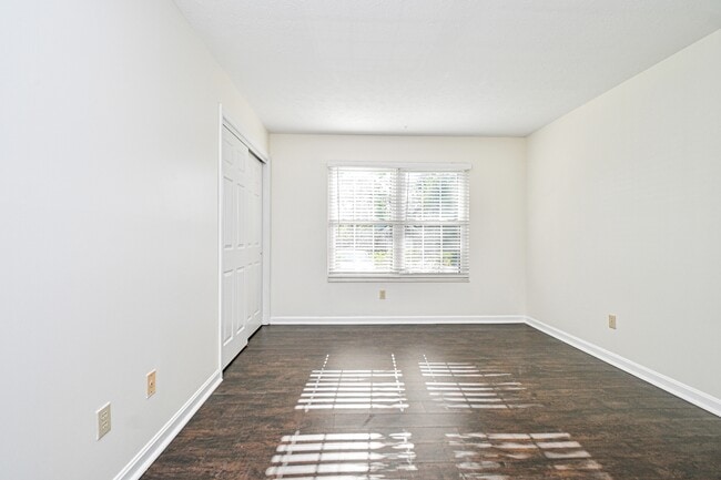 Building Photo - 3021 Stratford Ct