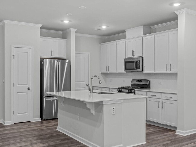 Building Photo - 3BR Like-New Townhome – GREAT PRICE - Community Pool/Playground