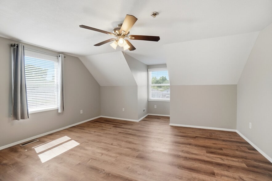 Building Photo - 245 Fitchland Dr