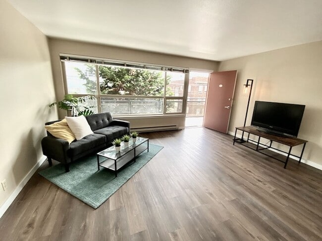 Interior Photo - 700 E Mercer