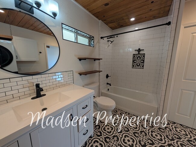 Building Photo - 831 El Dorado St