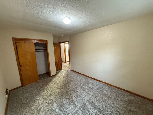 Building Photo - 595 18th St NE