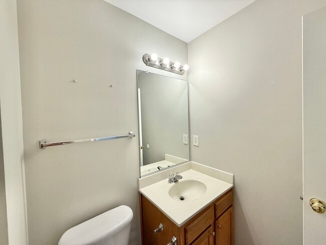 Building Photo - Charming 3BD, 2BA Apex Townhome In a Prime...