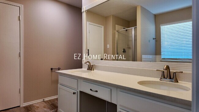 Building Photo - 23919 Clipper Hill Ln