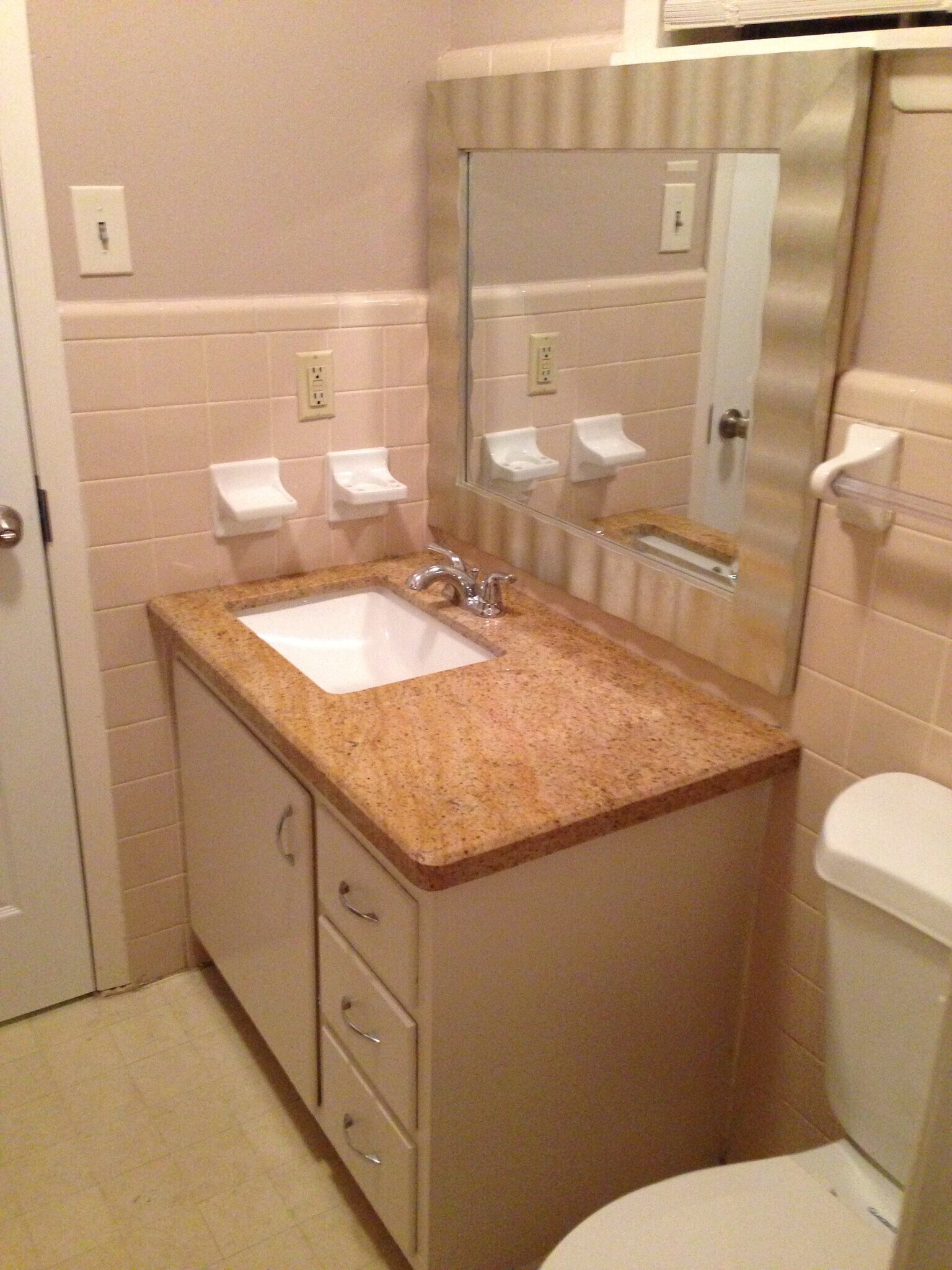 Building Photo - 108 Moss St