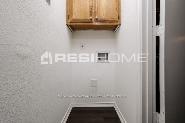 Building Photo - "Welcome Home! Get 1 month FREE RENT when ...